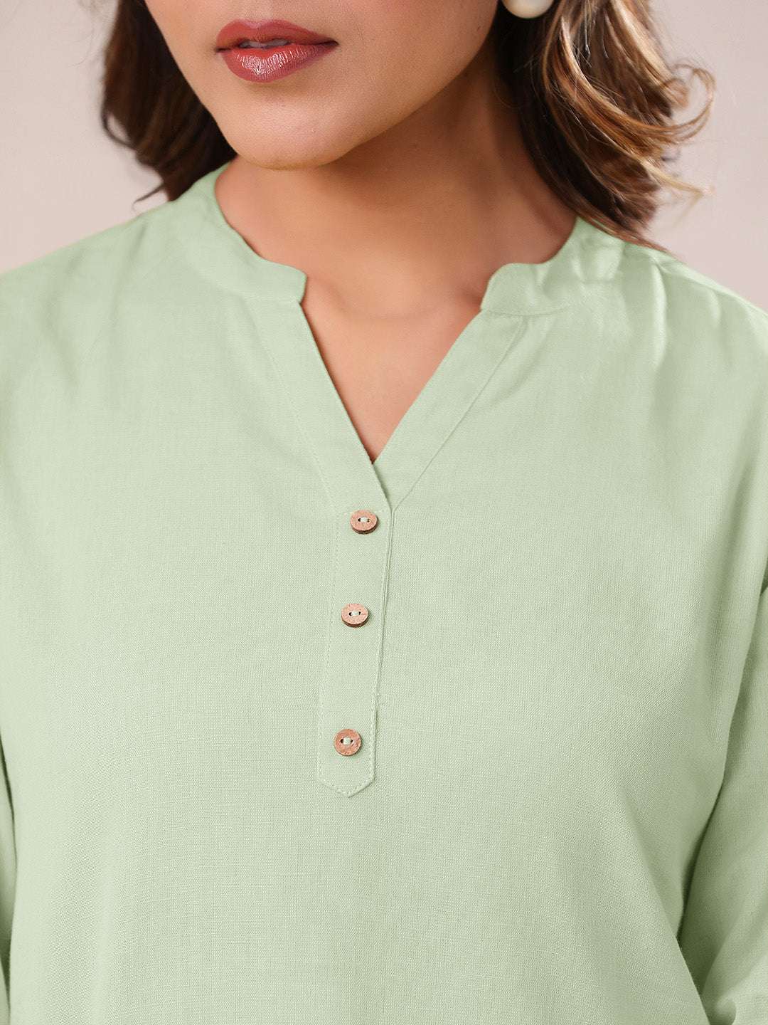 Stylish two-piece mint green outfit for women – casual shopping day