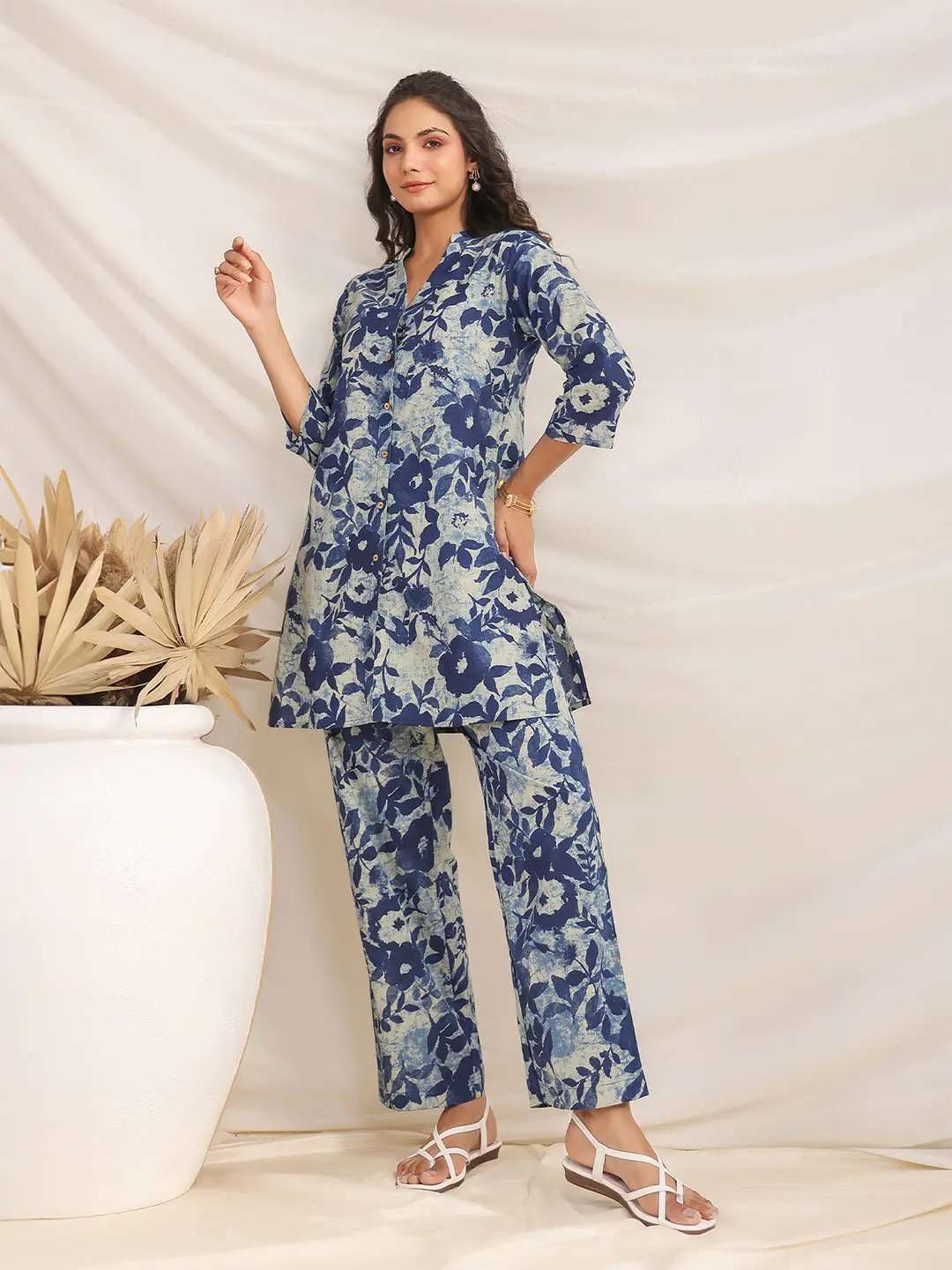 V-neck straight kurta co-ord set – Indigo Blossom style