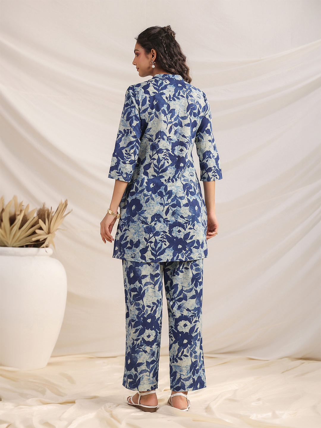 Straight-fit kurta and pants – everyday casual ensemble