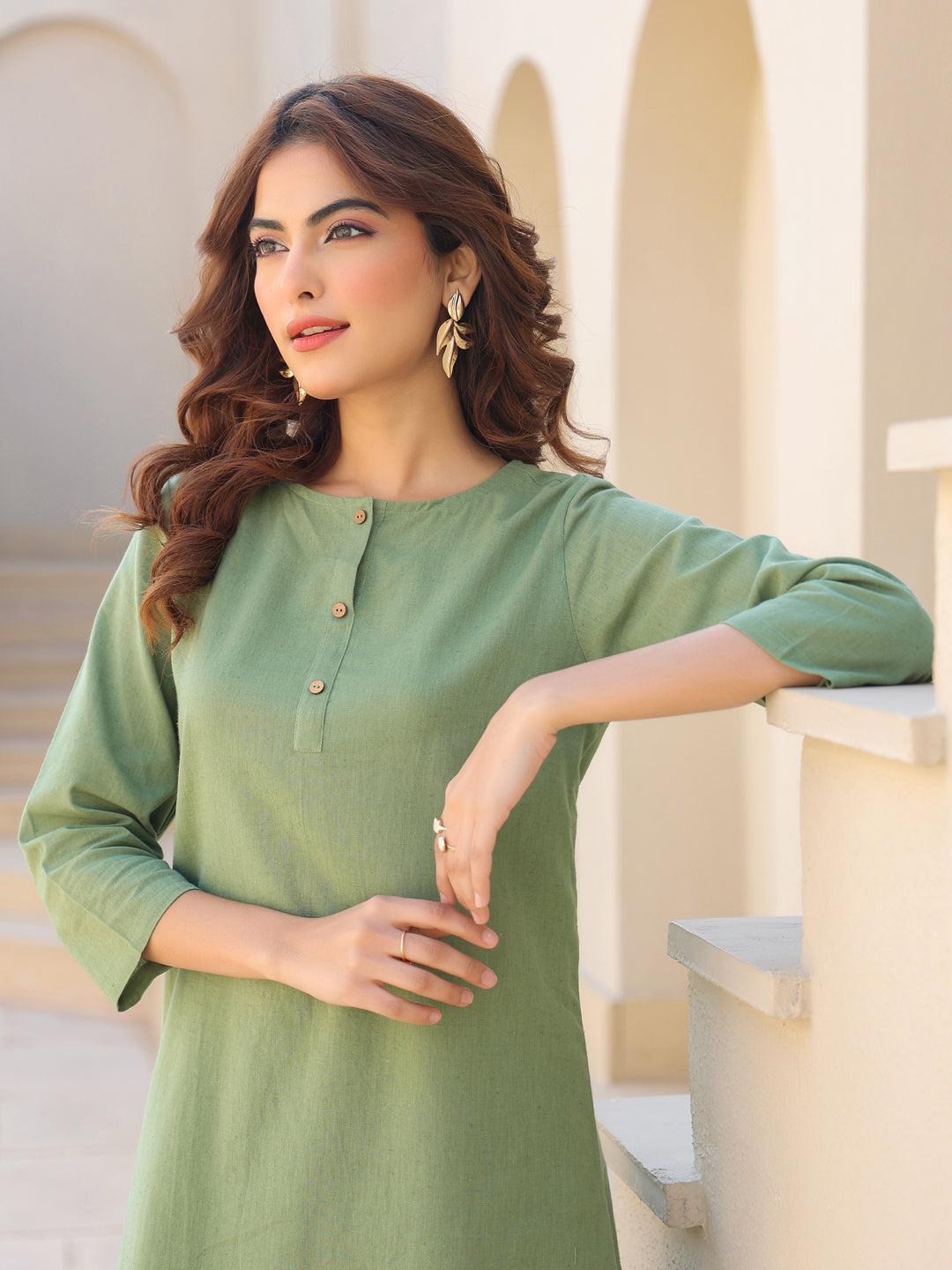 Notch neck co-ord set with button details – elegant everyday look