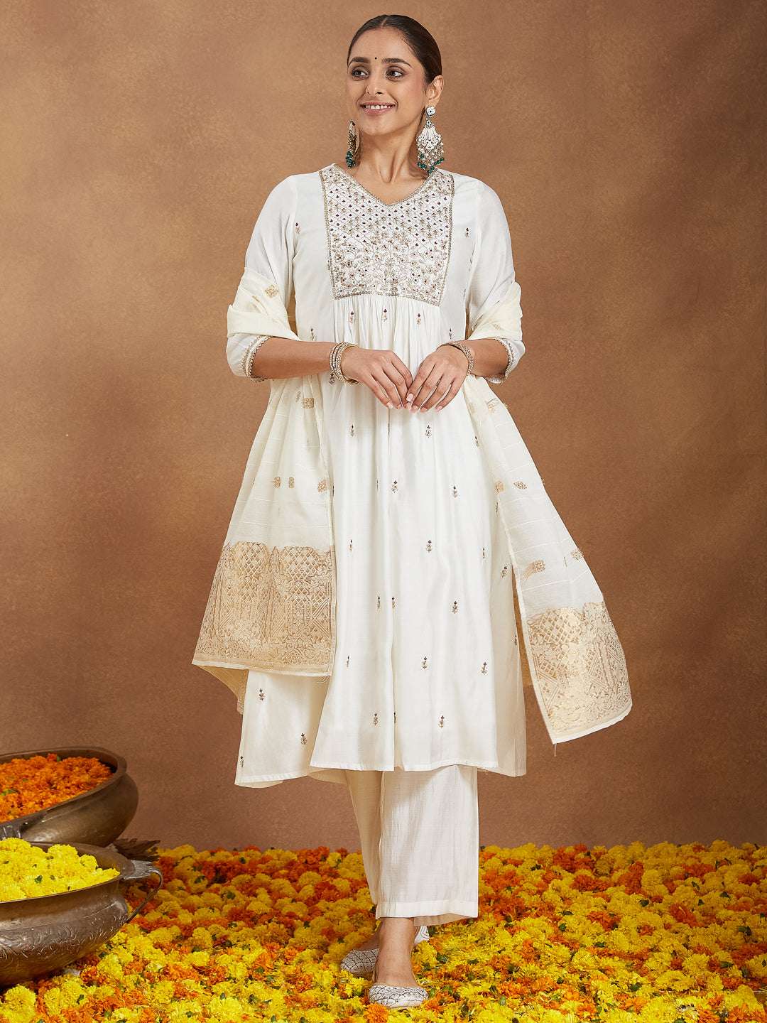 Anika Off-White Chanderi Kurta Set Sajnaa