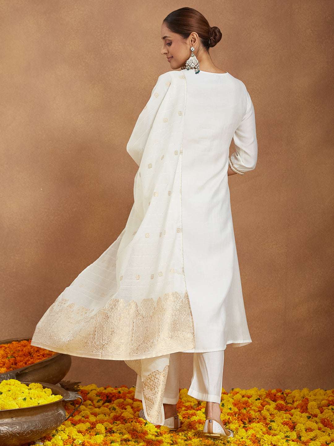 Anika Off-White Chanderi Kurta Set Sajnaa