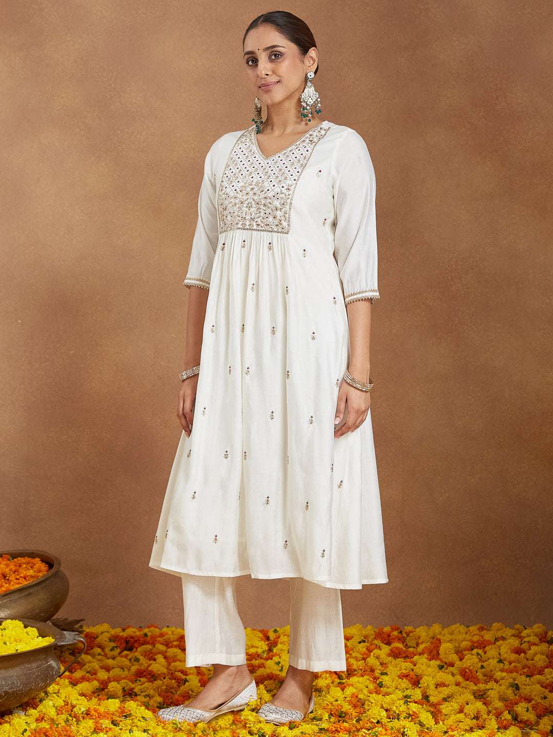 Anika Off-White Chanderi Kurta Set Sajnaa