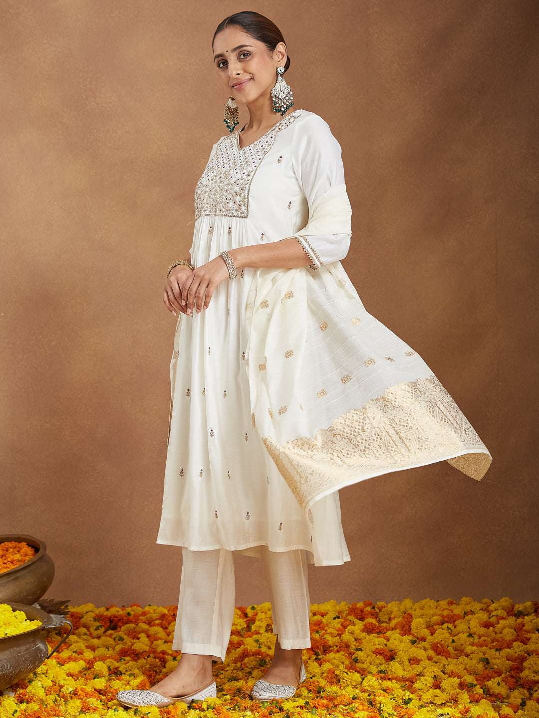 Anika Off-White Chanderi Kurta Set Sajnaa