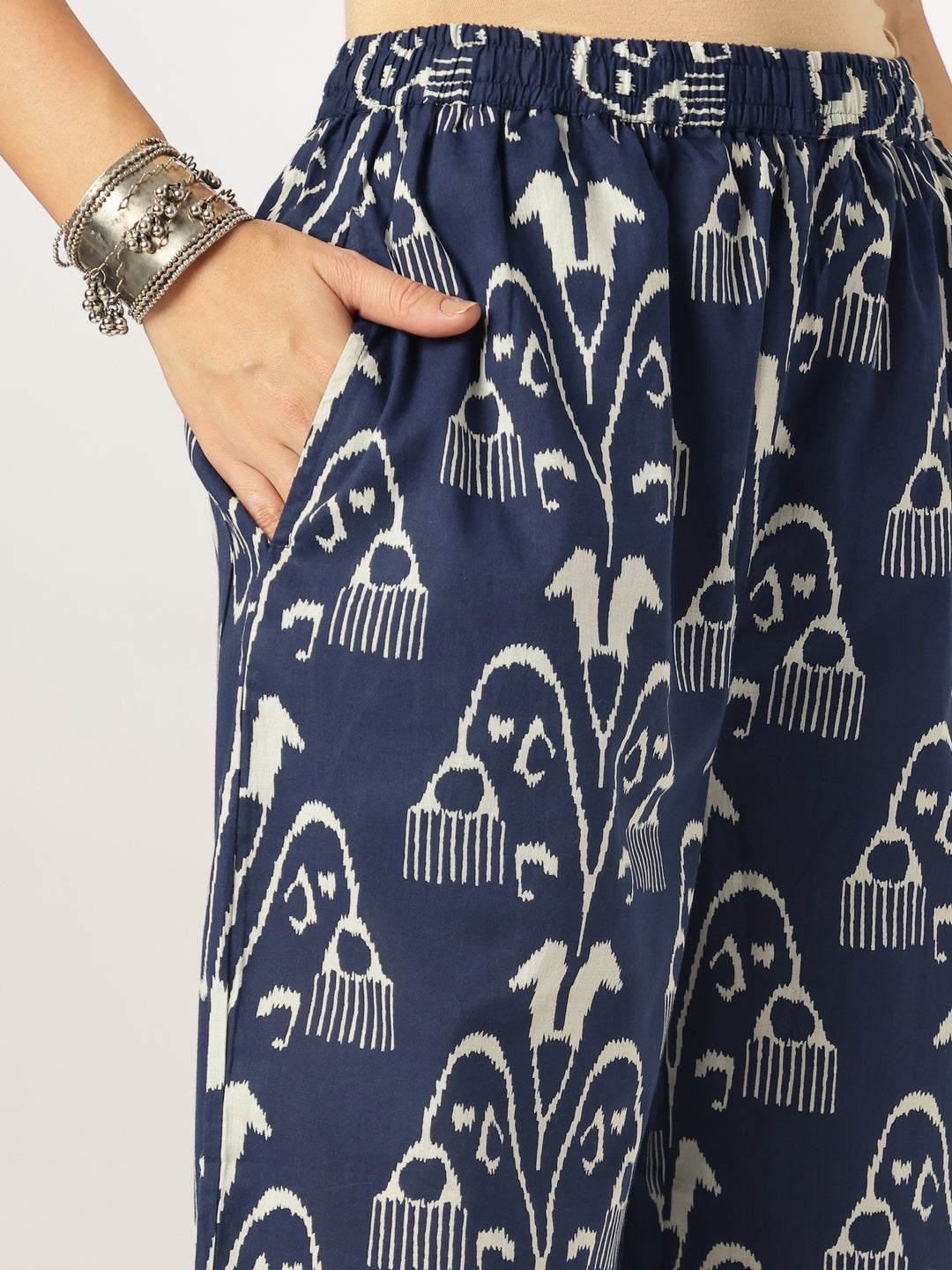Stylish two-piece outfit for women – cotton kurta with straight pants